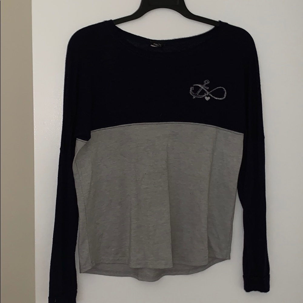 navy blue and gray long sleeve t-shirt